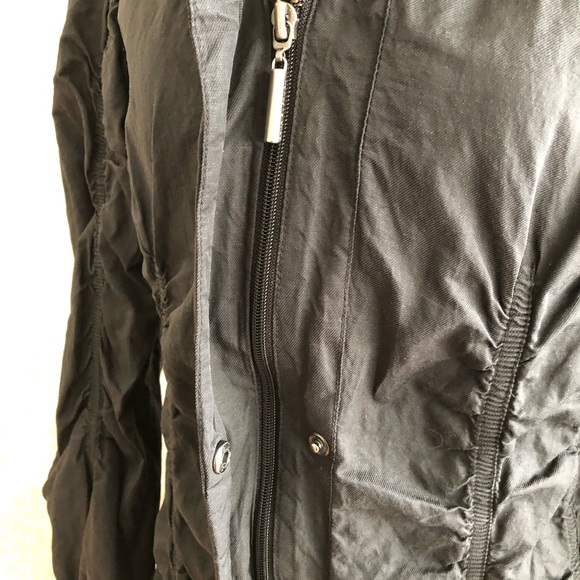 Dana Buchanan waterproof jacket - Picture 2 of 14